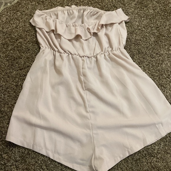 SHEIN Ruffle Romper with pockets. Women’s size Medium. - Picture 3 of 4